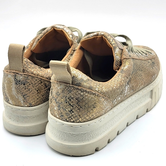 J Slides Roger Womens Round Toe Animal Print Sneakers Size 9.  S1154 - Picture 3 of 6